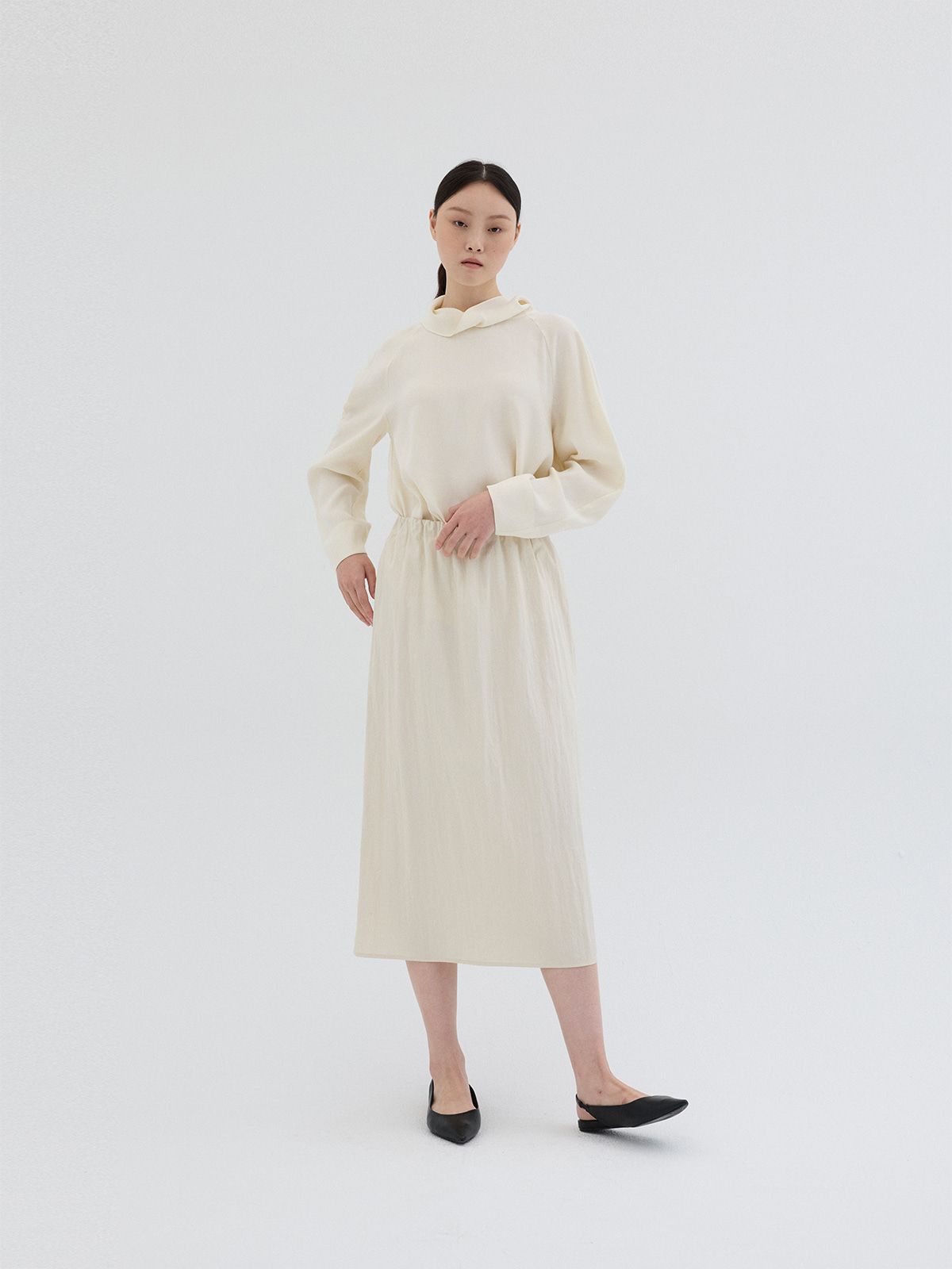 리플레인(REPLAIN) BACK BUTTON BLOUSE