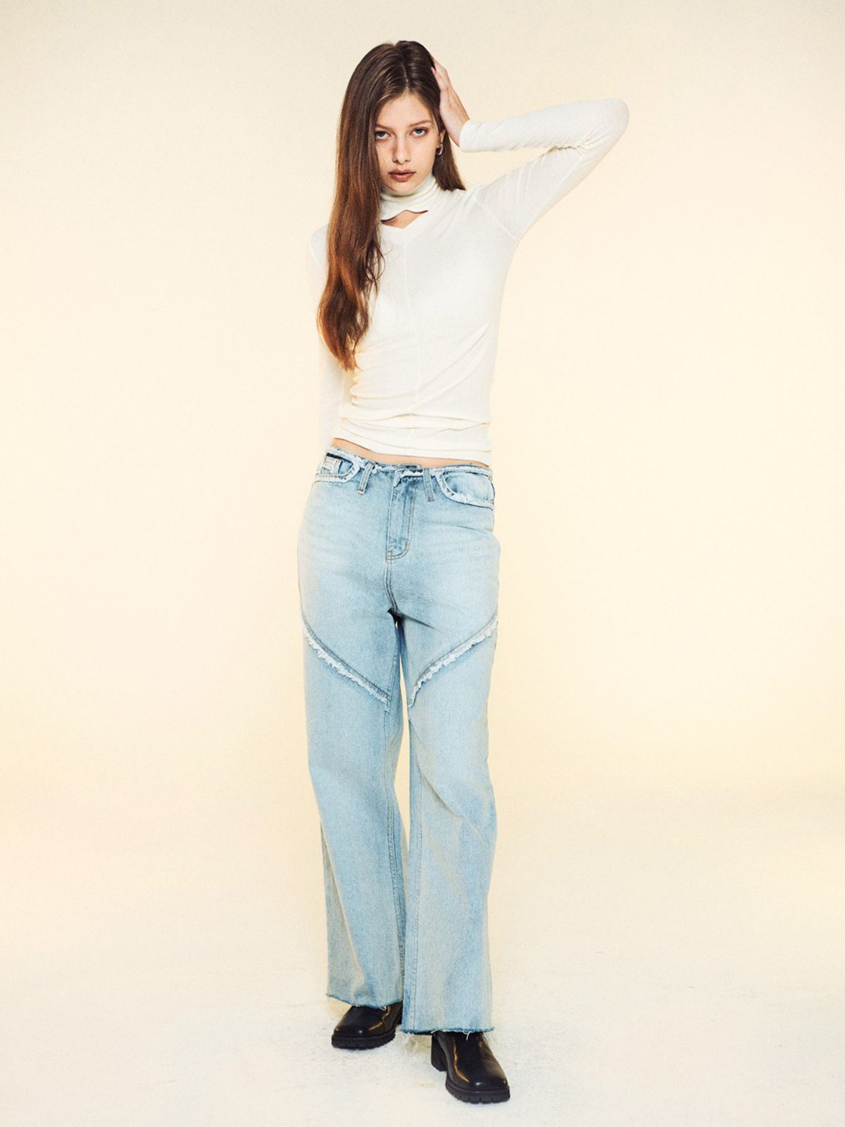 르네즈미아(RENNESMIA) 로우라이즈 태슬 데님 팬츠 _ 라이트블루