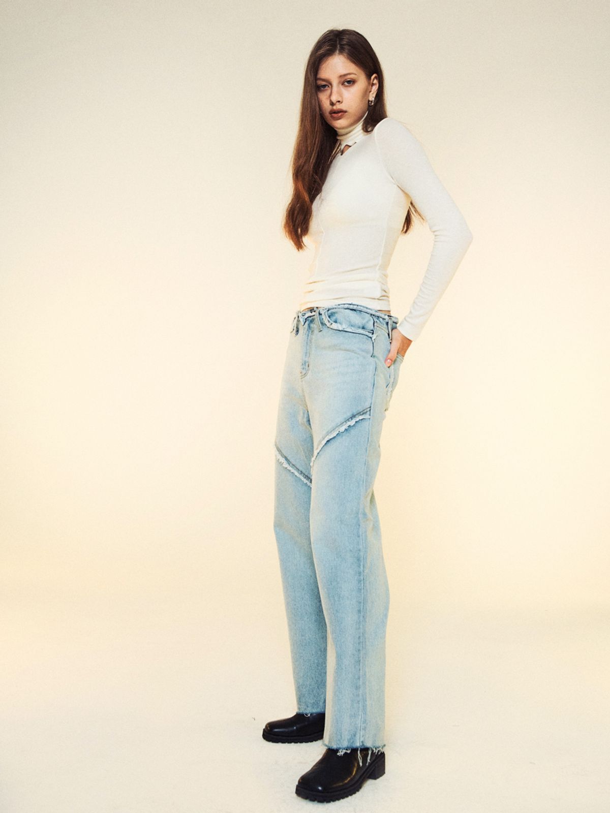 르네즈미아(RENNESMIA) 로우라이즈 태슬 데님 팬츠 _ 라이트블루