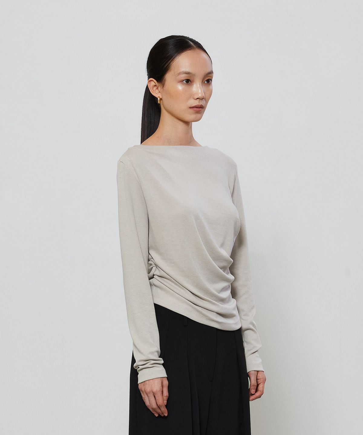 노티아(NOTIA) UNBALANCE DRAPE T-SHIRT -BEIGE