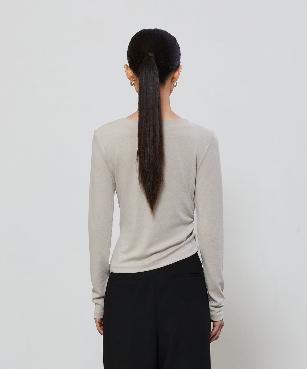 노티아(NOTIA) UNBALANCE DRAPE T-SHIRT -BEIGE