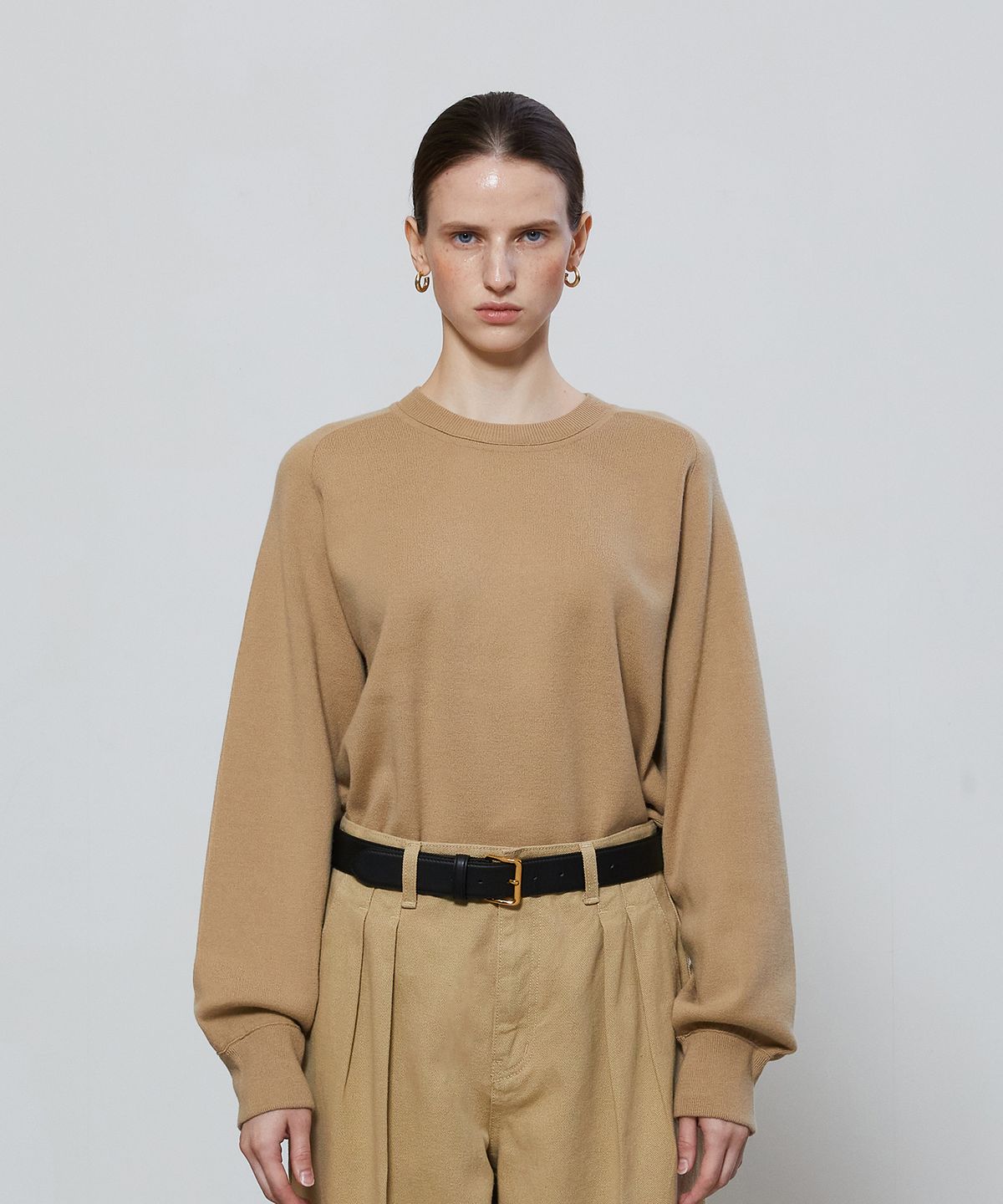노티아(NOTIA) BASIC REGLAN KNIT SWEATER - BEIGE