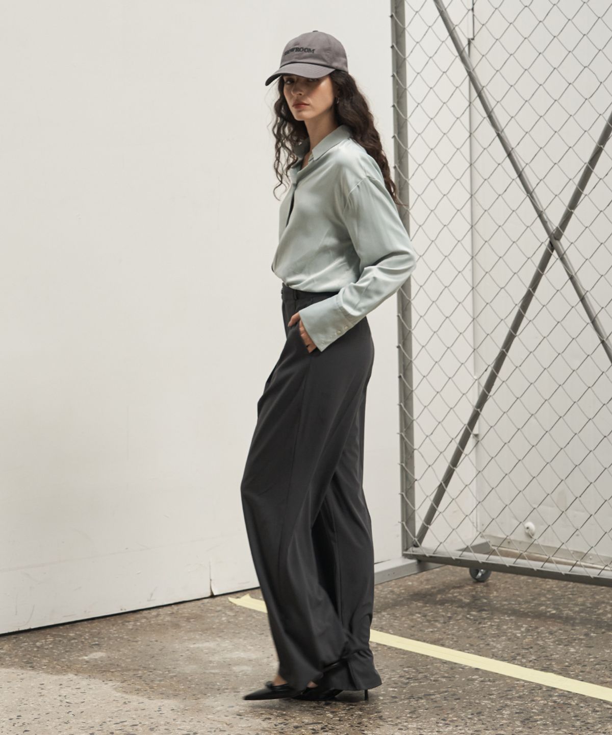 320쇼룸(320SHOWROOM) Essential wide slacks Charcoal