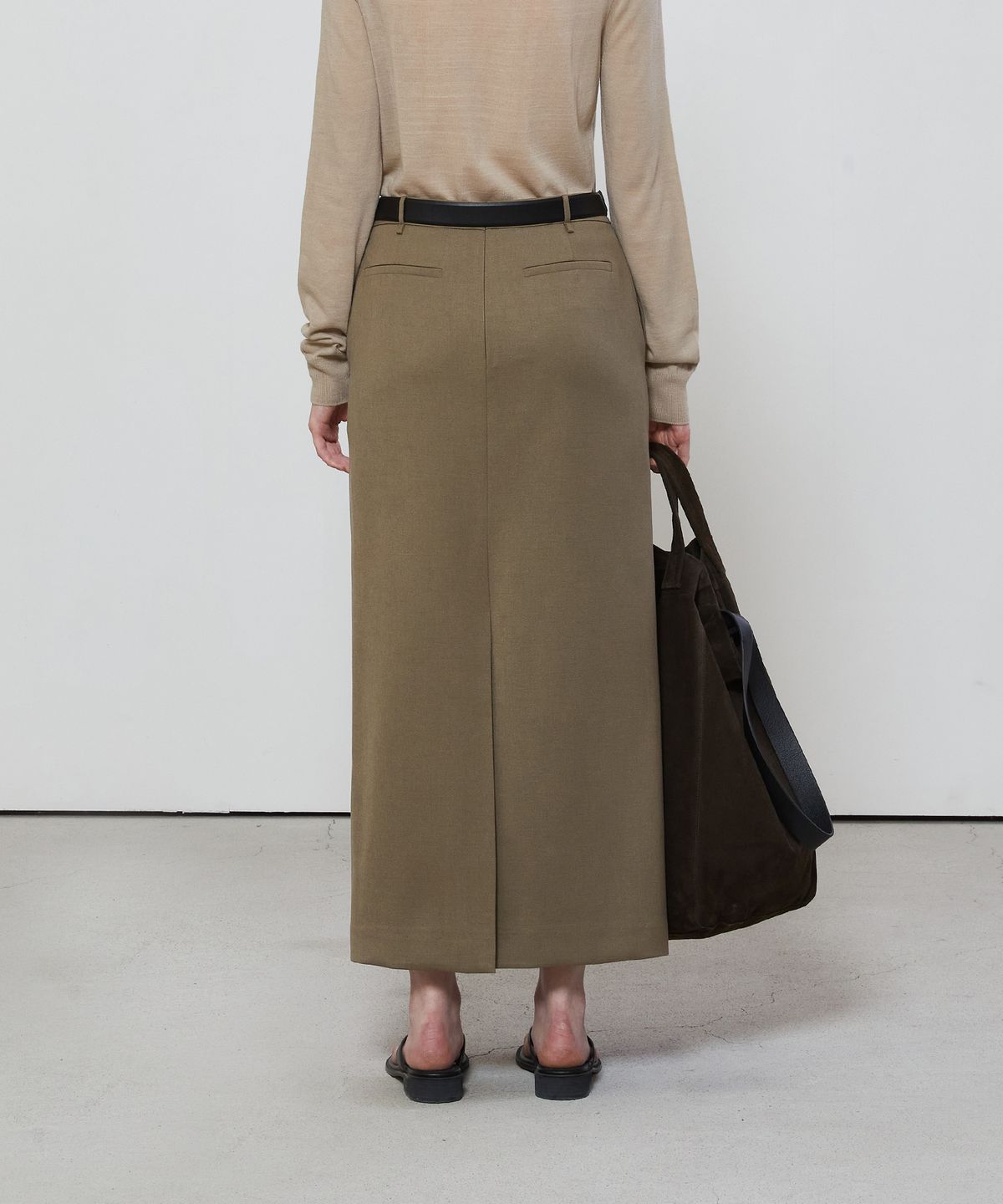 노티아(NOTIA) STANDARD FIT LONG SKIRT - KHAKI