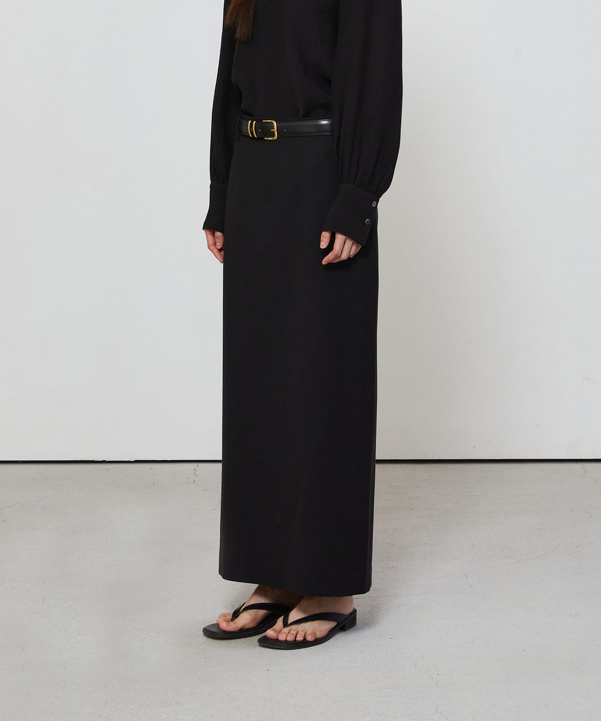 노티아(NOTIA) STANDARD FIT LONG SKIRT - BLACK