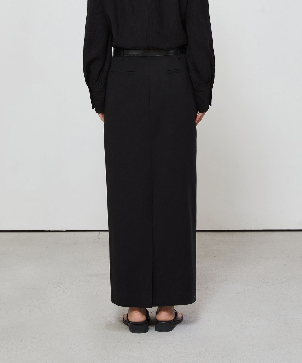 노티아(NOTIA) STANDARD FIT LONG SKIRT - BLACK