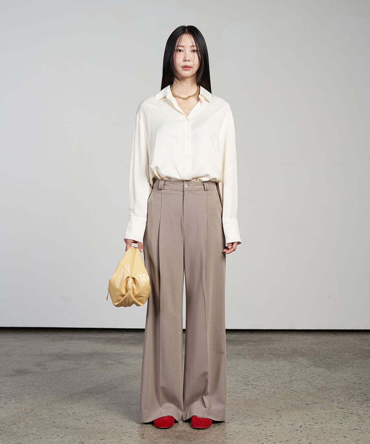 320쇼룸(320SHOWROOM) Essential wide slacks Khaki beige