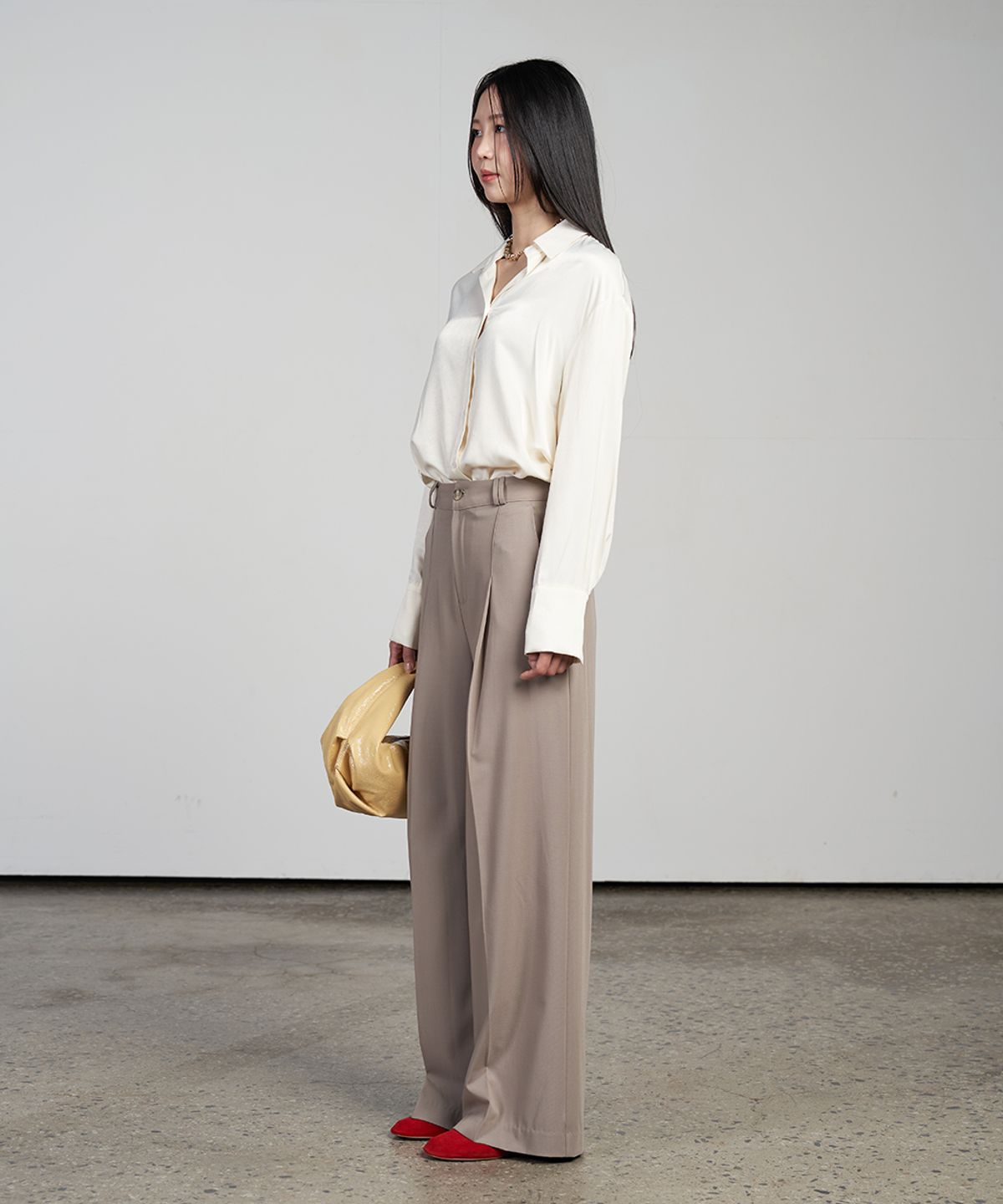 320쇼룸(320SHOWROOM) Essential wide slacks Khaki beige