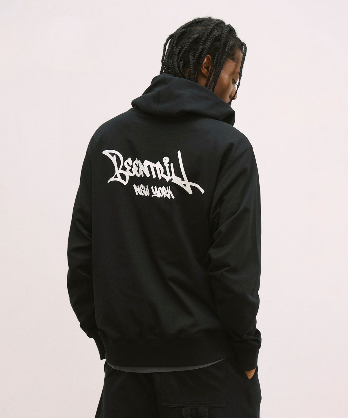 빈트릴(BEENTRILL) 스크립트 투웨이 후드 집업(블랙)