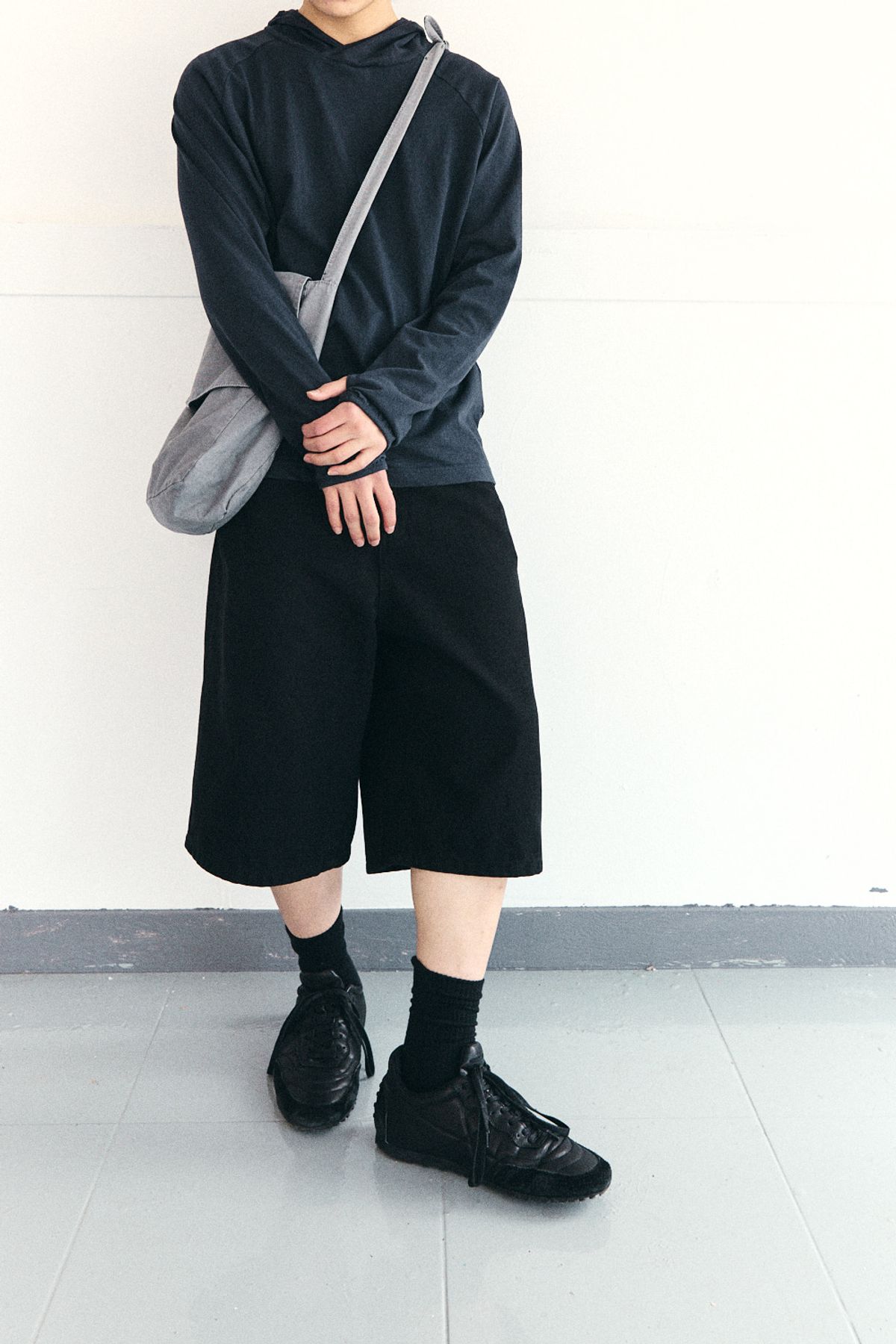 해칭룸(HATCHINGROOM) Base Hoodie Blue Charcoal