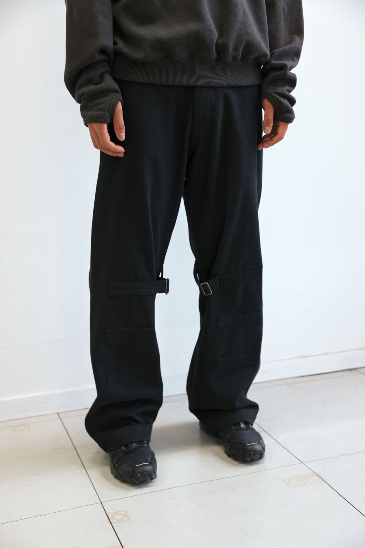 해칭룸(HATCHINGROOM) Bondage Pants Black