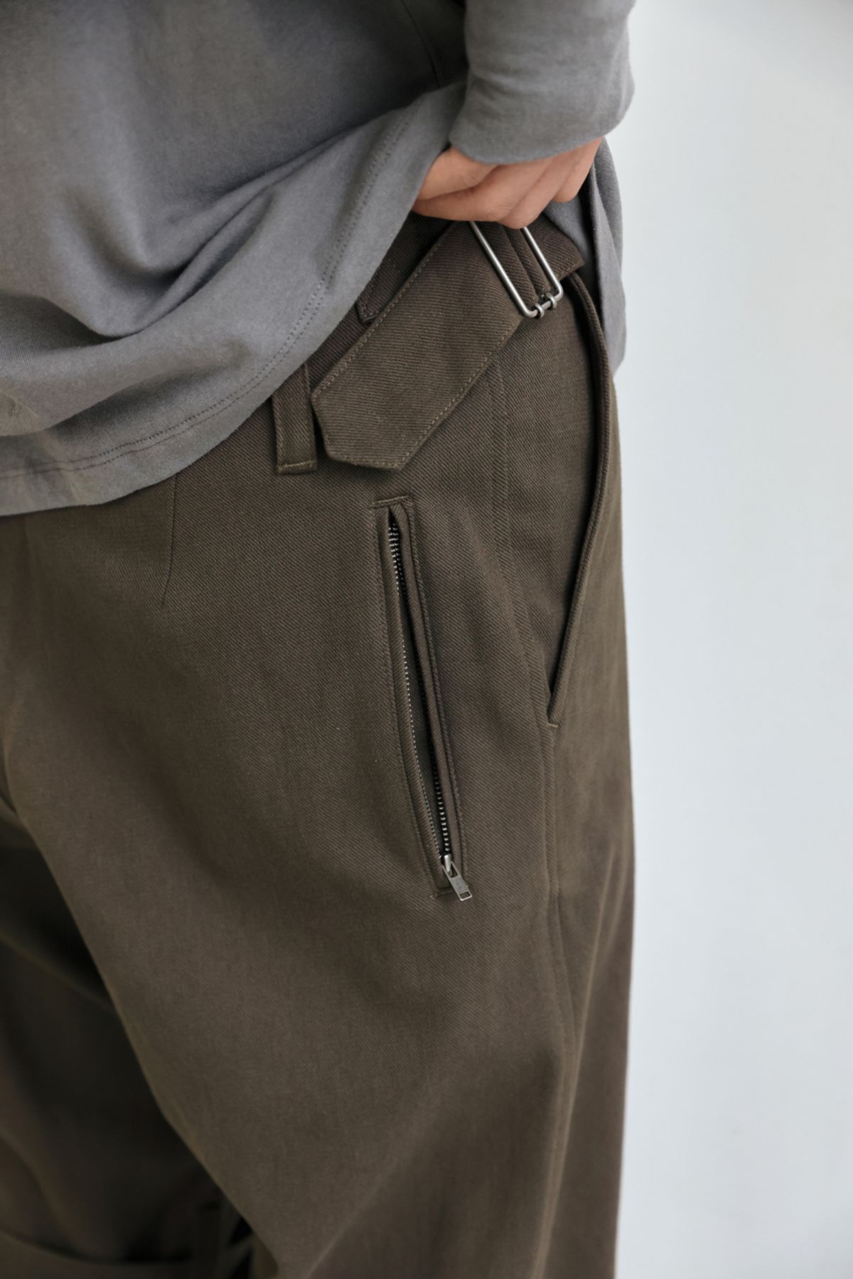 해칭룸(HATCHINGROOM) Bondage Pants Mud Khaki