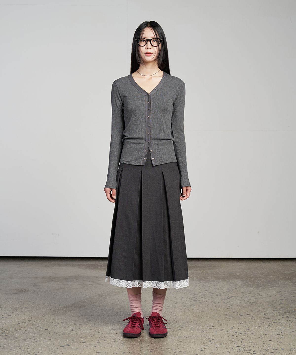 320쇼룸(320SHOWROOM) Inverted Pleat Lace Trim Midi Wool Skirt Charcoal