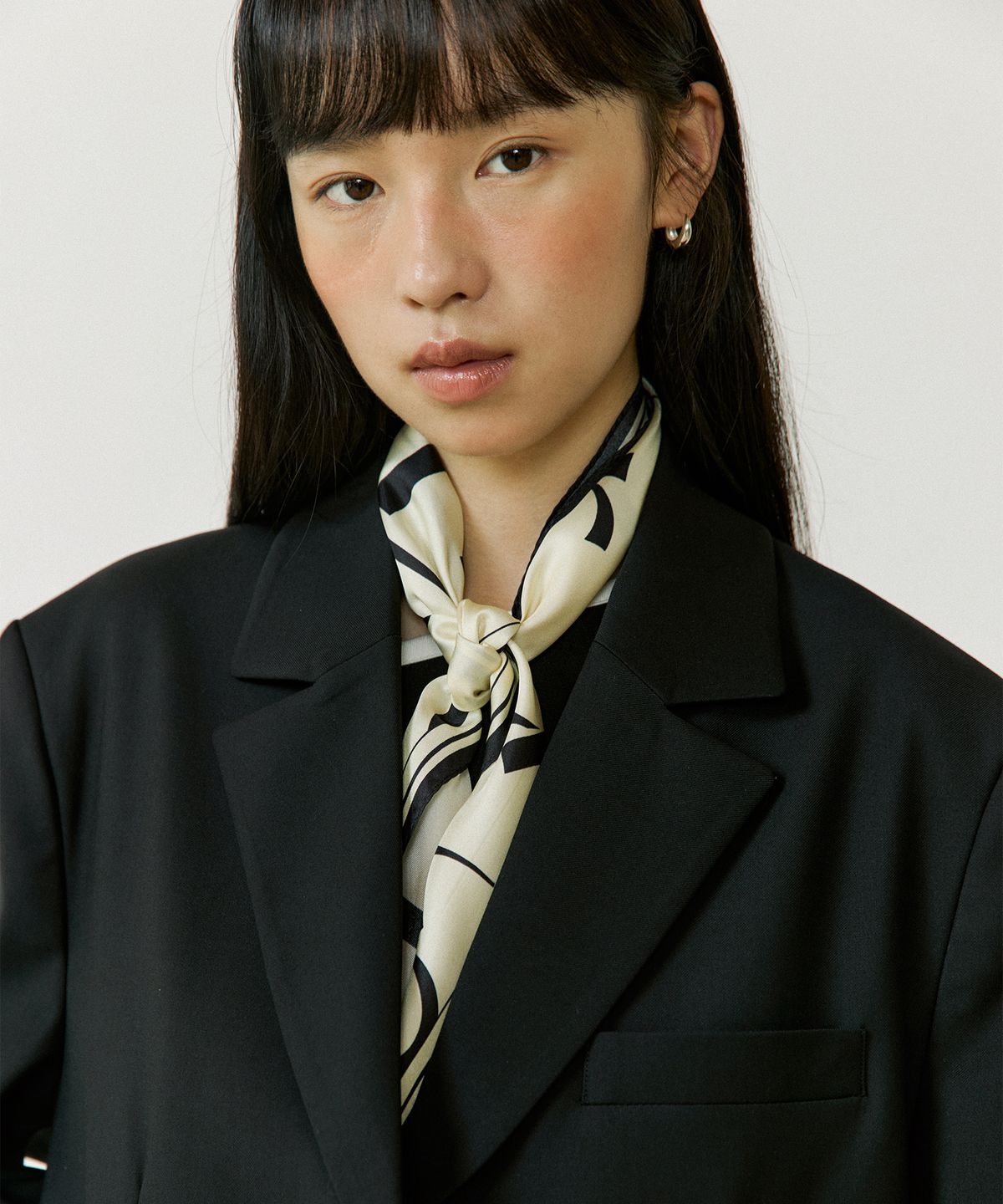 루시르주(LUCIR ZU) Lucir zu Silk Diamond Scarf (ivory)