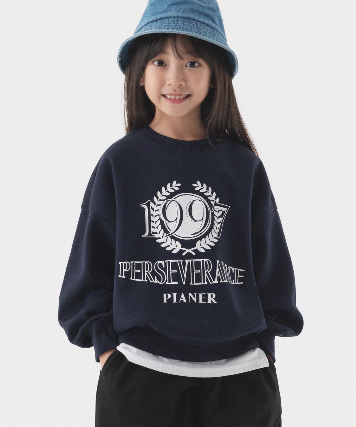 피아네르 키즈(PIANER KIDS) 1997 프린트 오버핏 맨투맨 (네이비)