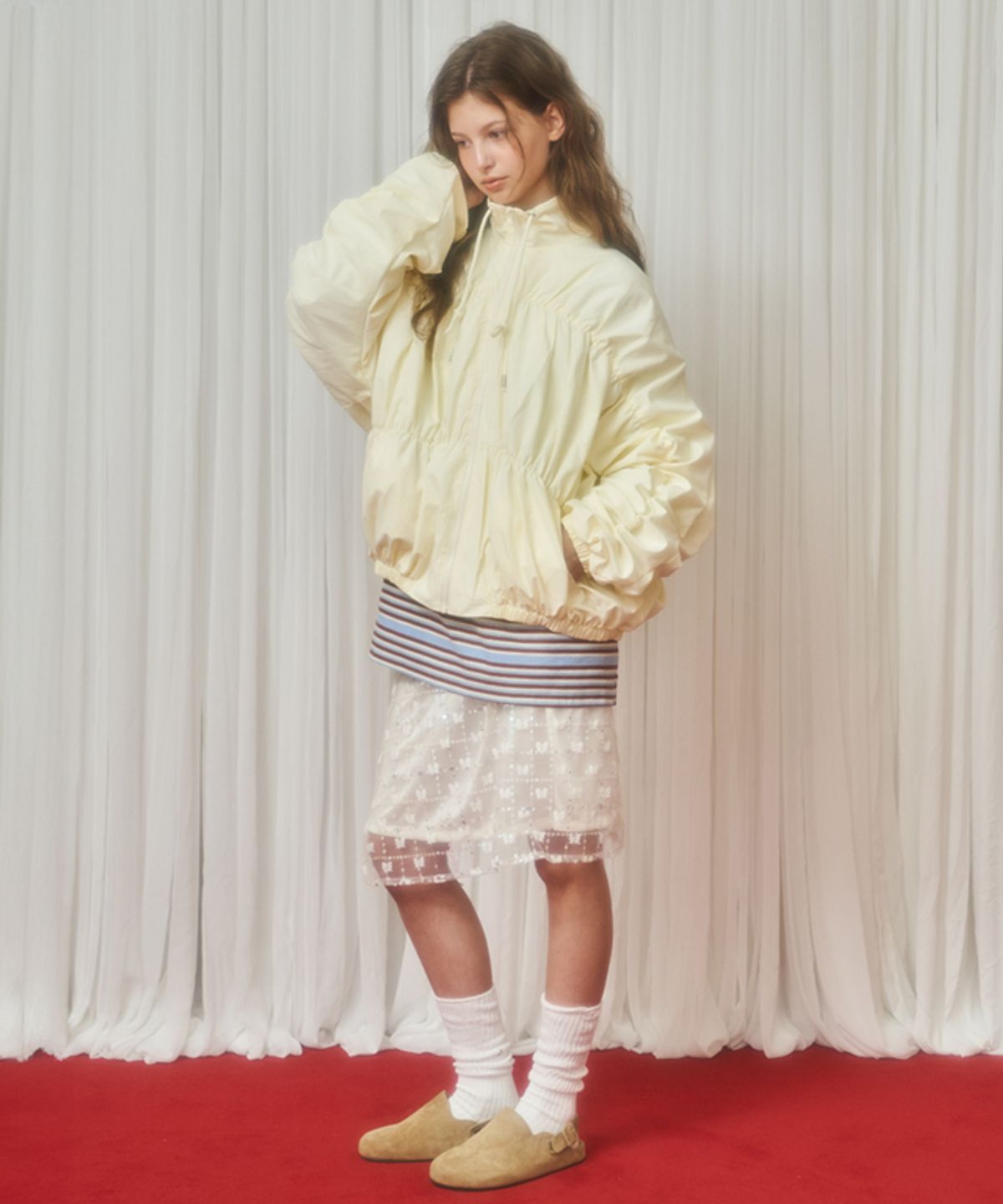 론론(RONRON) SHIRRING WIND JUMPER CREAM