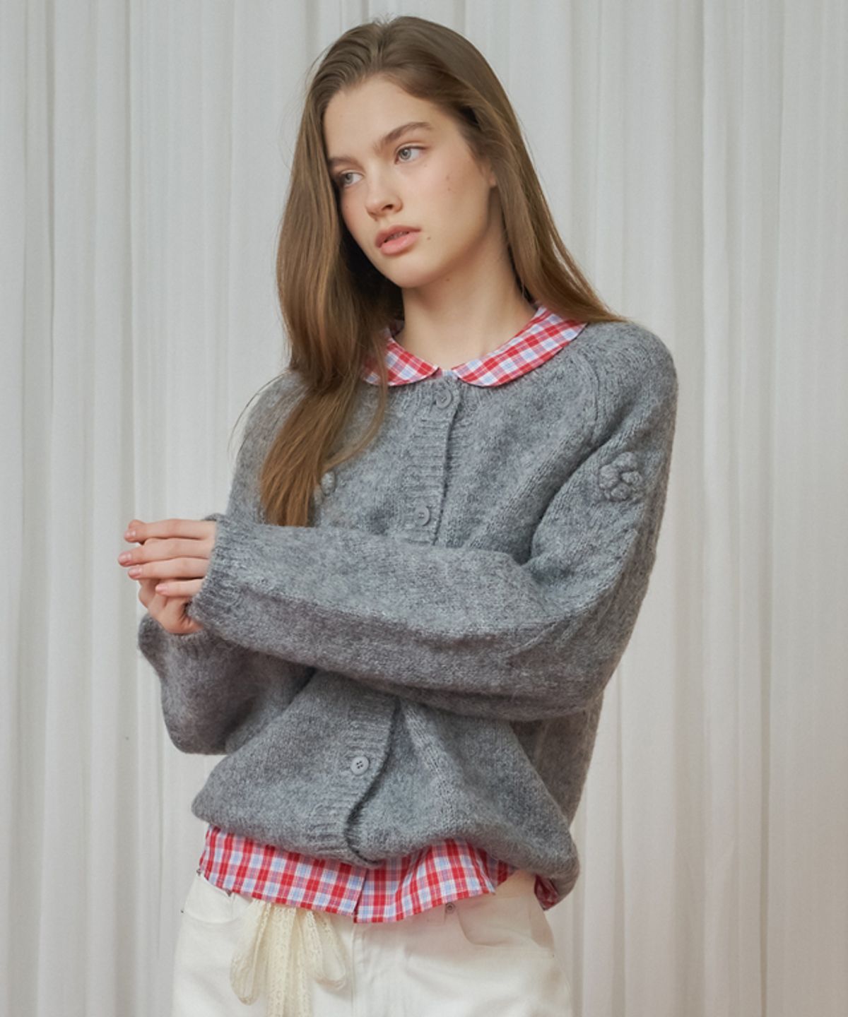 론론(RONRON) HANDMADE FLOWER CABLE PUFF KNIT CARDIGAN GREY