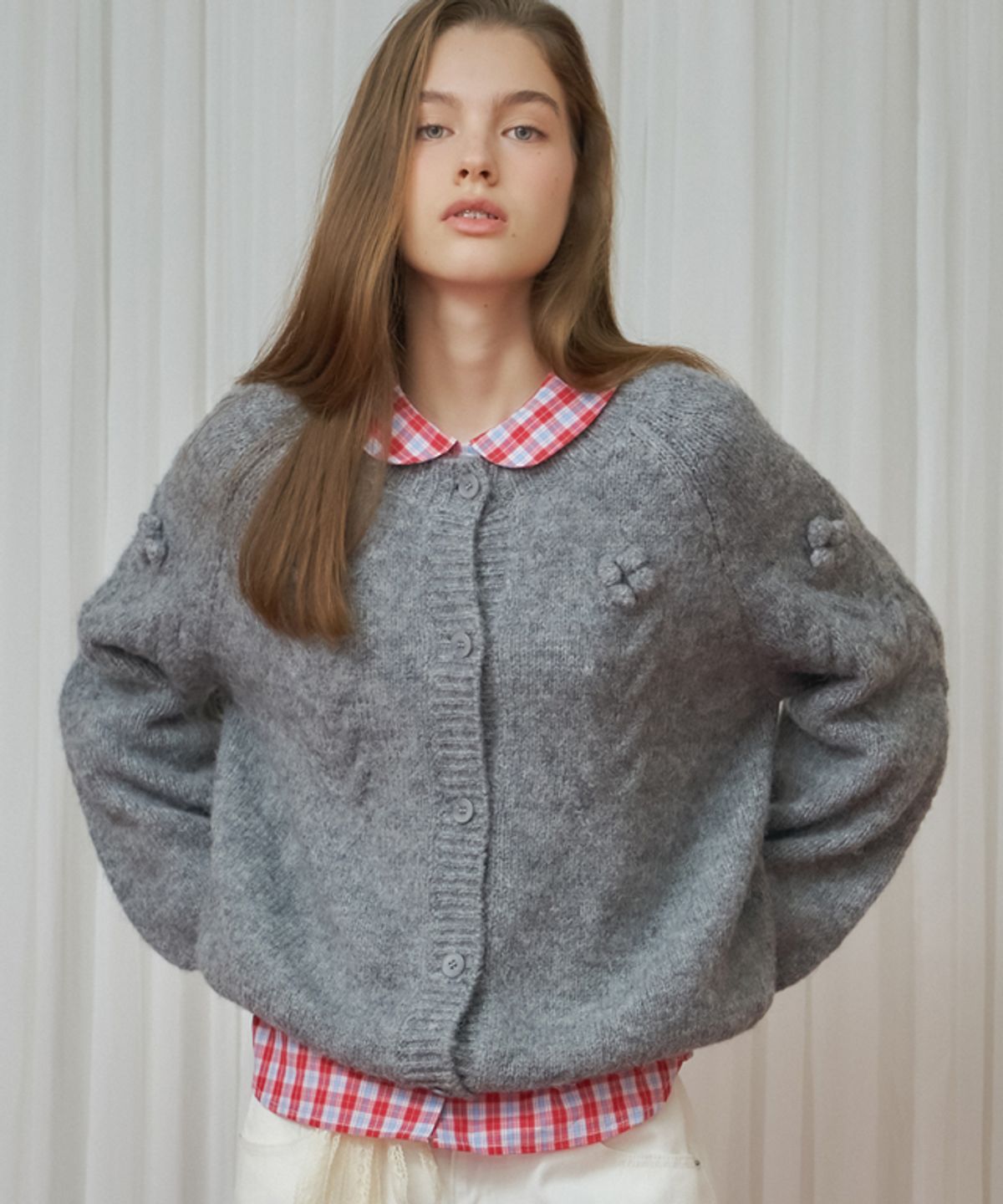 론론(RONRON) HANDMADE FLOWER CABLE PUFF KNIT CARDIGAN GREY