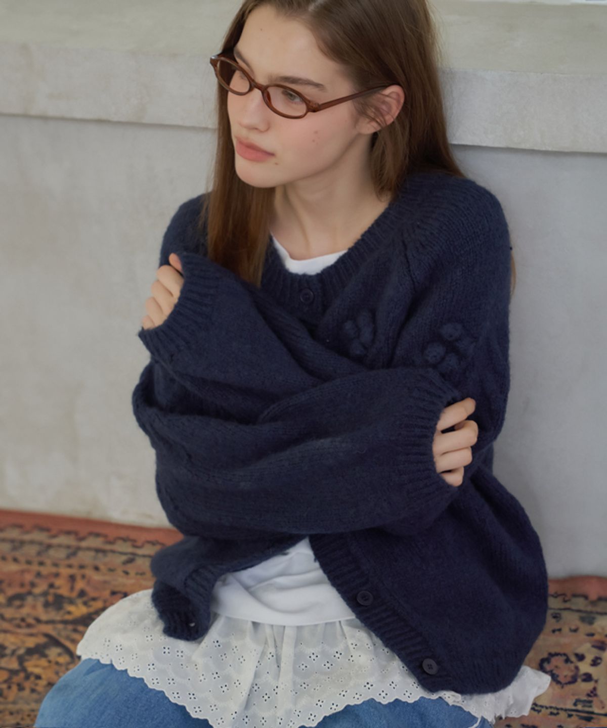 론론(RONRON) HANDMADE FLOWER CABLE PUFF KNIT CARDIGAN NAVY