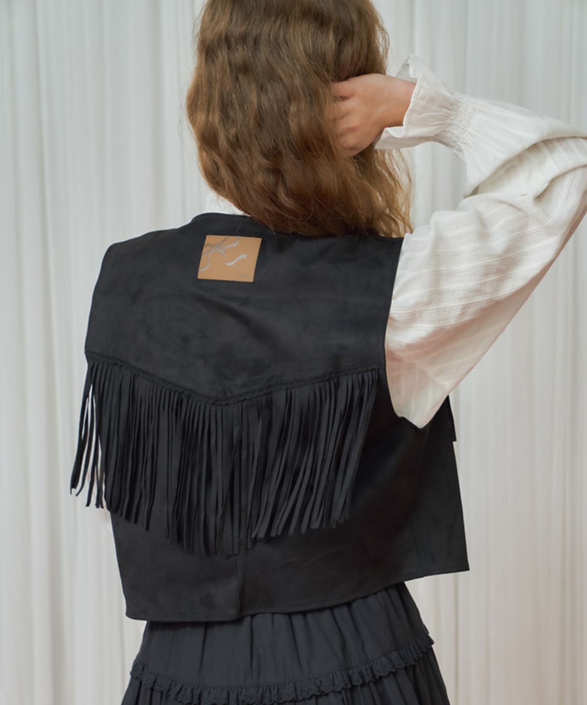 론론(RONRON) PENDANT SUADE TASSEL VEST BLACK