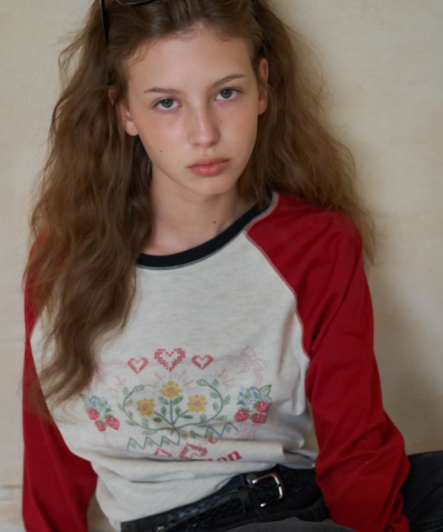 Tシャツ・カットソー RONRON CROSS STITCH RASPBERRY RAGLAN LONG SLEEVE 4BFK1023 MUSINSA | RONRON CROSS STITCH RASPBERRY RAGLAN LONG SLEEVE
