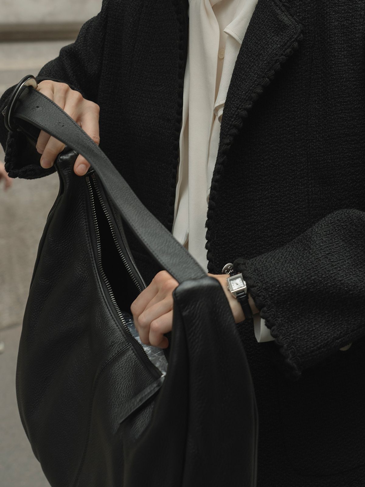 모멧(MOMET) 하이드 레더 호보백 블랙레더 real leather