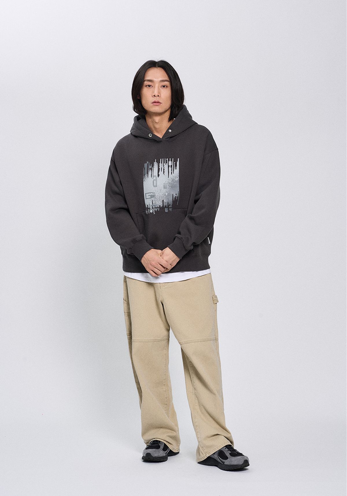 게인스보로(GAINSBORO) 디지털 로고 후드티_챠콜