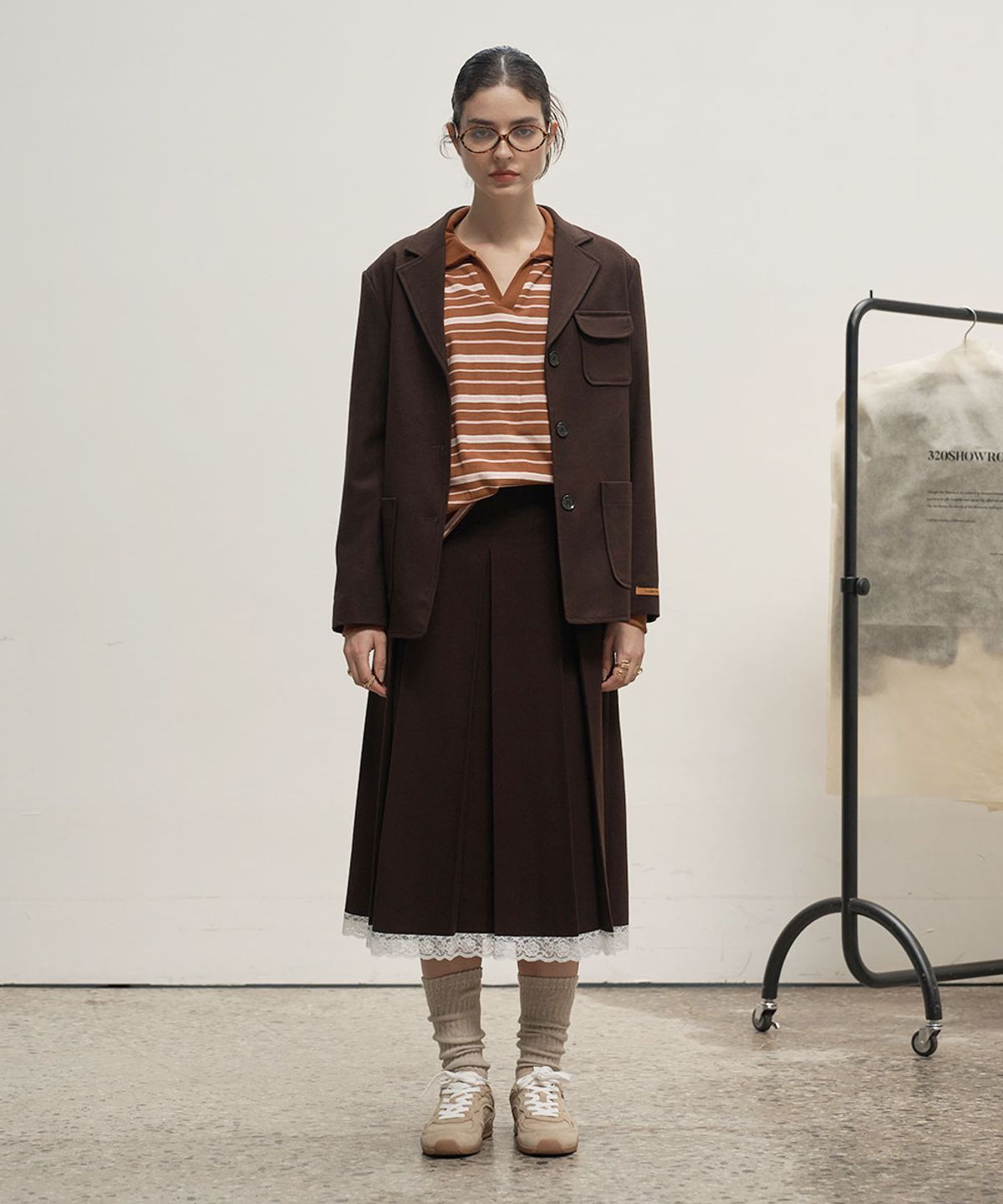 320쇼룸(320SHOWROOM) Inverted Pleat Lace Trim Midi Wool Skirt Brown
