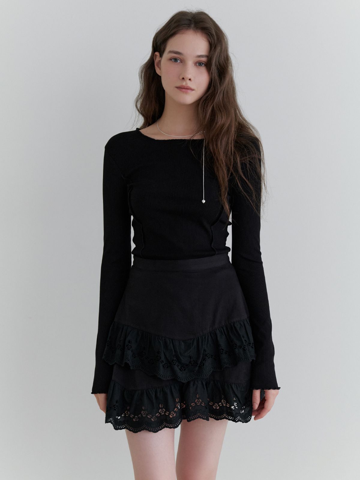 리엘(RE L) Roll cake t-shirt (black)