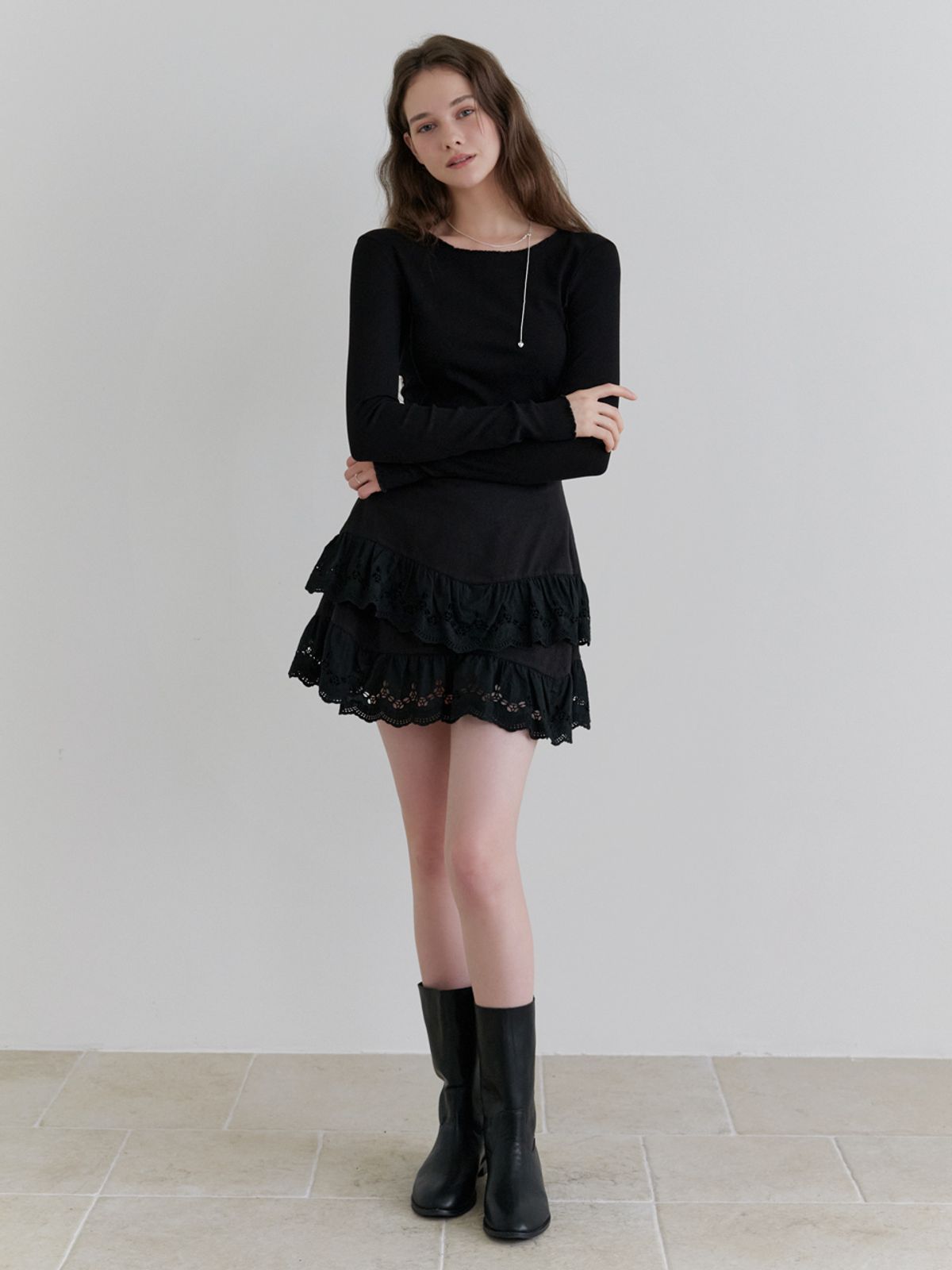 리엘(RE L) Roll cake t-shirt (black)
