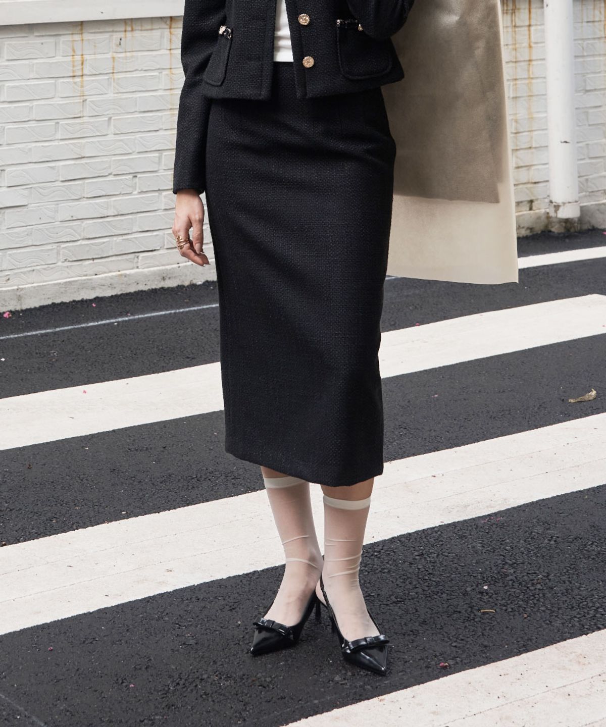 320쇼룸(320SHOWROOM) Tweed H-Line Back Slit Skirt Black