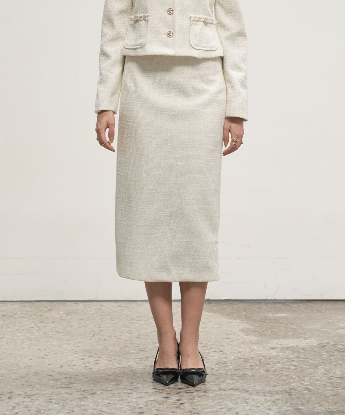 320쇼룸(320SHOWROOM) Tweed H-Line Back Slit Skirt Cream