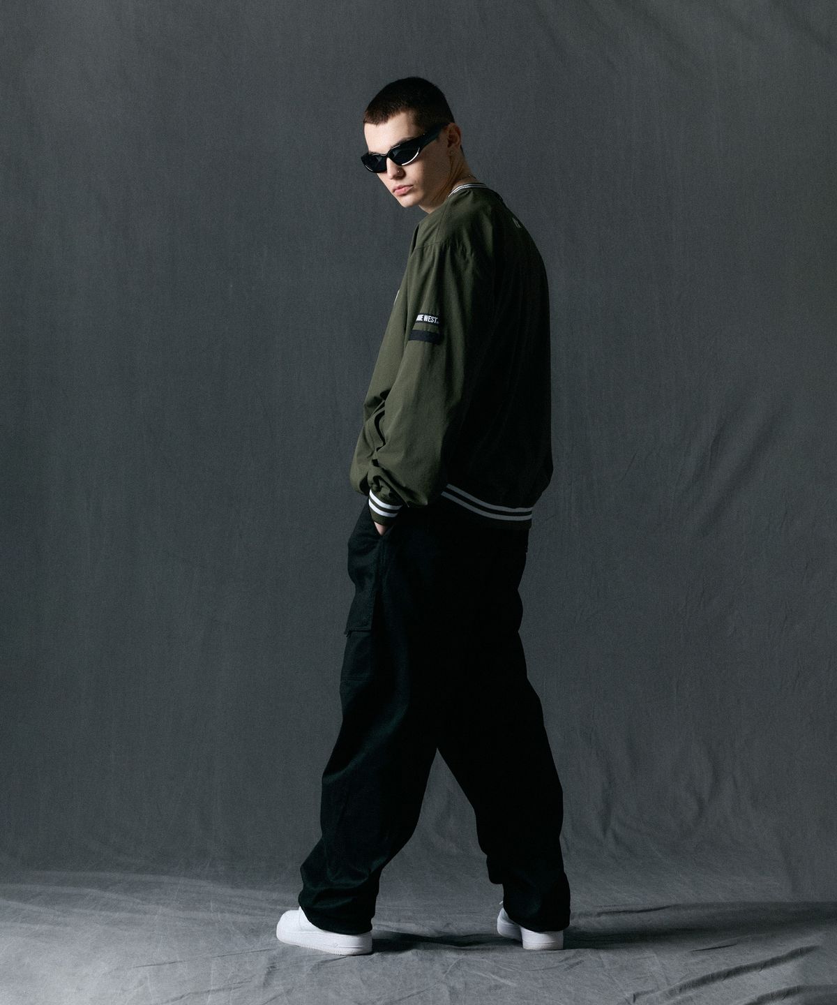 제이미웨스트(JAMIE WEST) US 라운드넥 우븐 풀오버 (카키)
