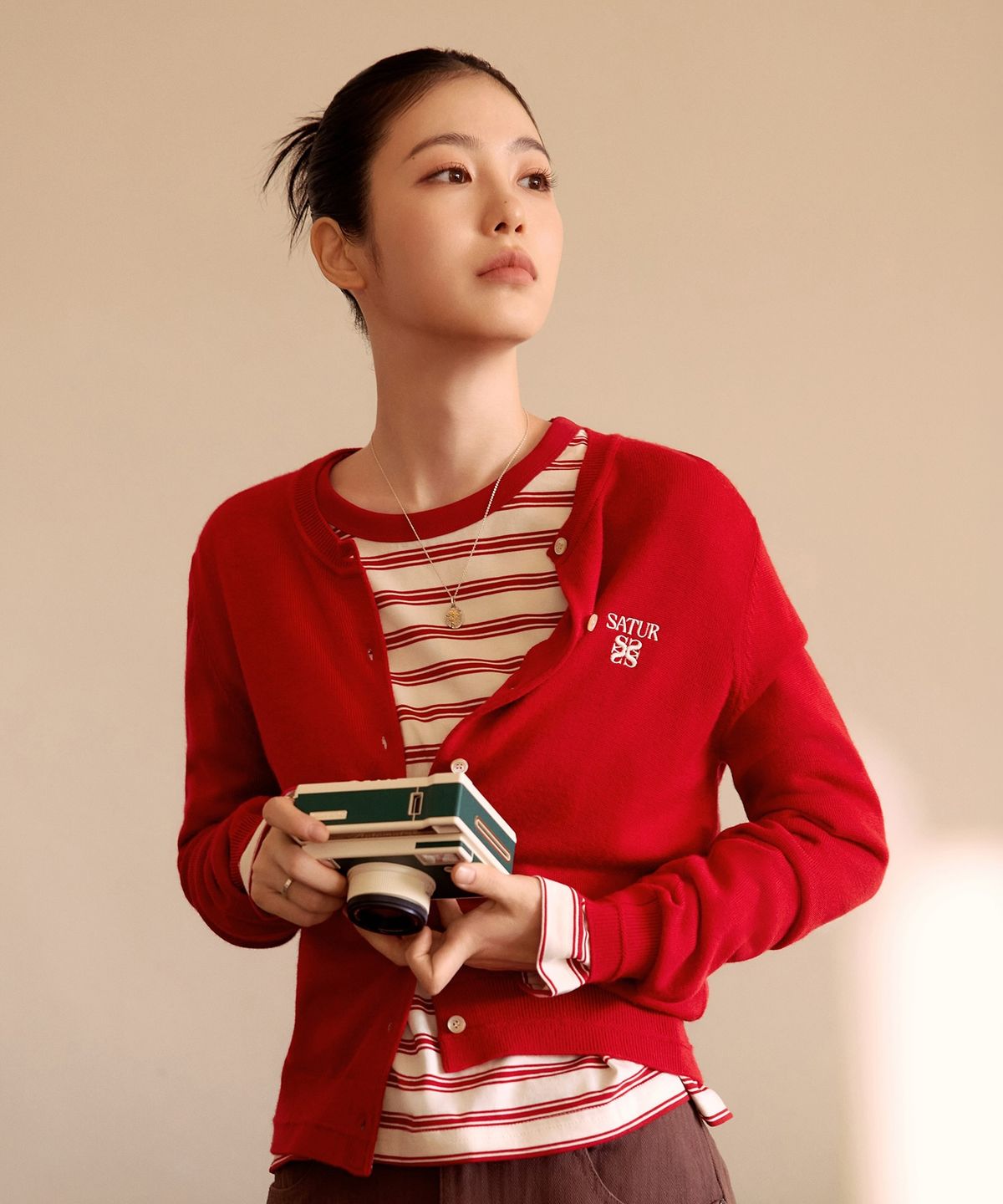 세터(SATUR) (W) 로렌 베이직 크루넥 파인 가디건 레드