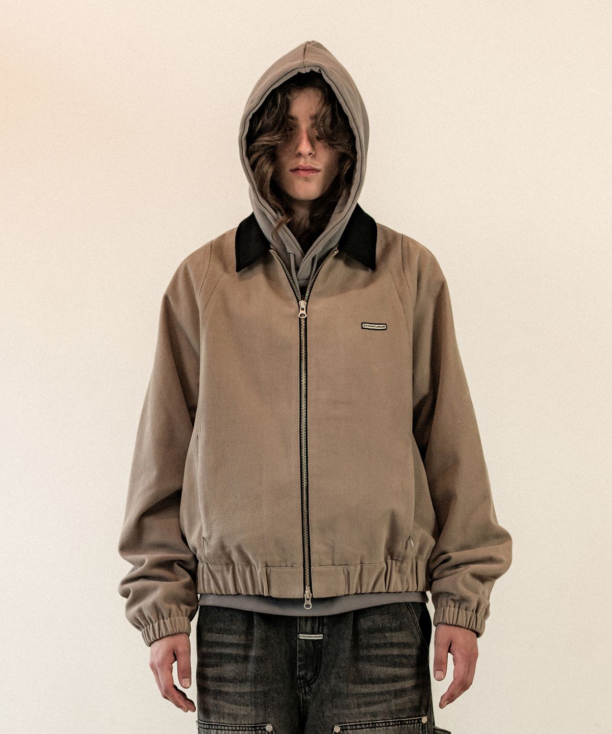 더바이닐하우스(THEVINYLHOUSE) BLOUSON JACKET SAND