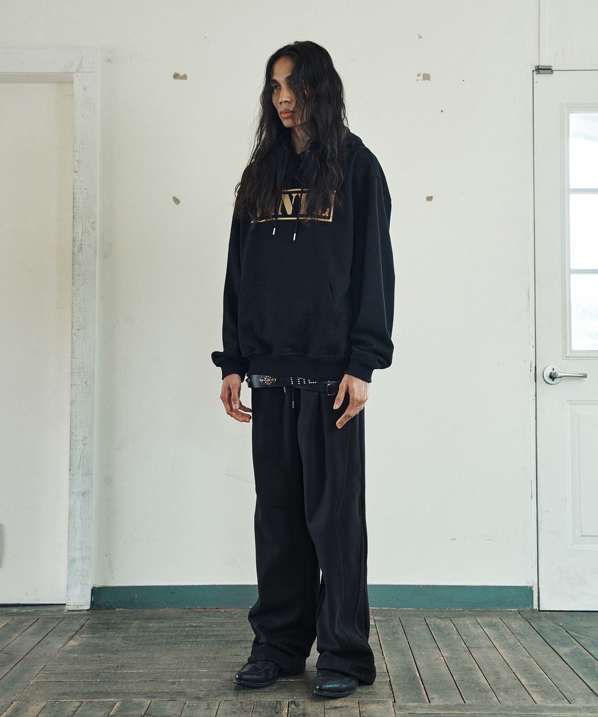 더바이닐하우스(THEVINYLHOUSE) CUT-OFF SWEATPANTS BLACK