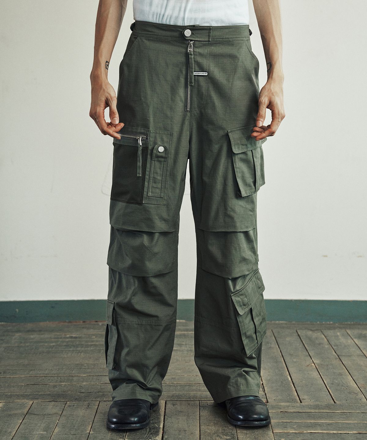 더바이닐하우스(THEVINYLHOUSE) MILITARY CARGO PANTS KHAKI