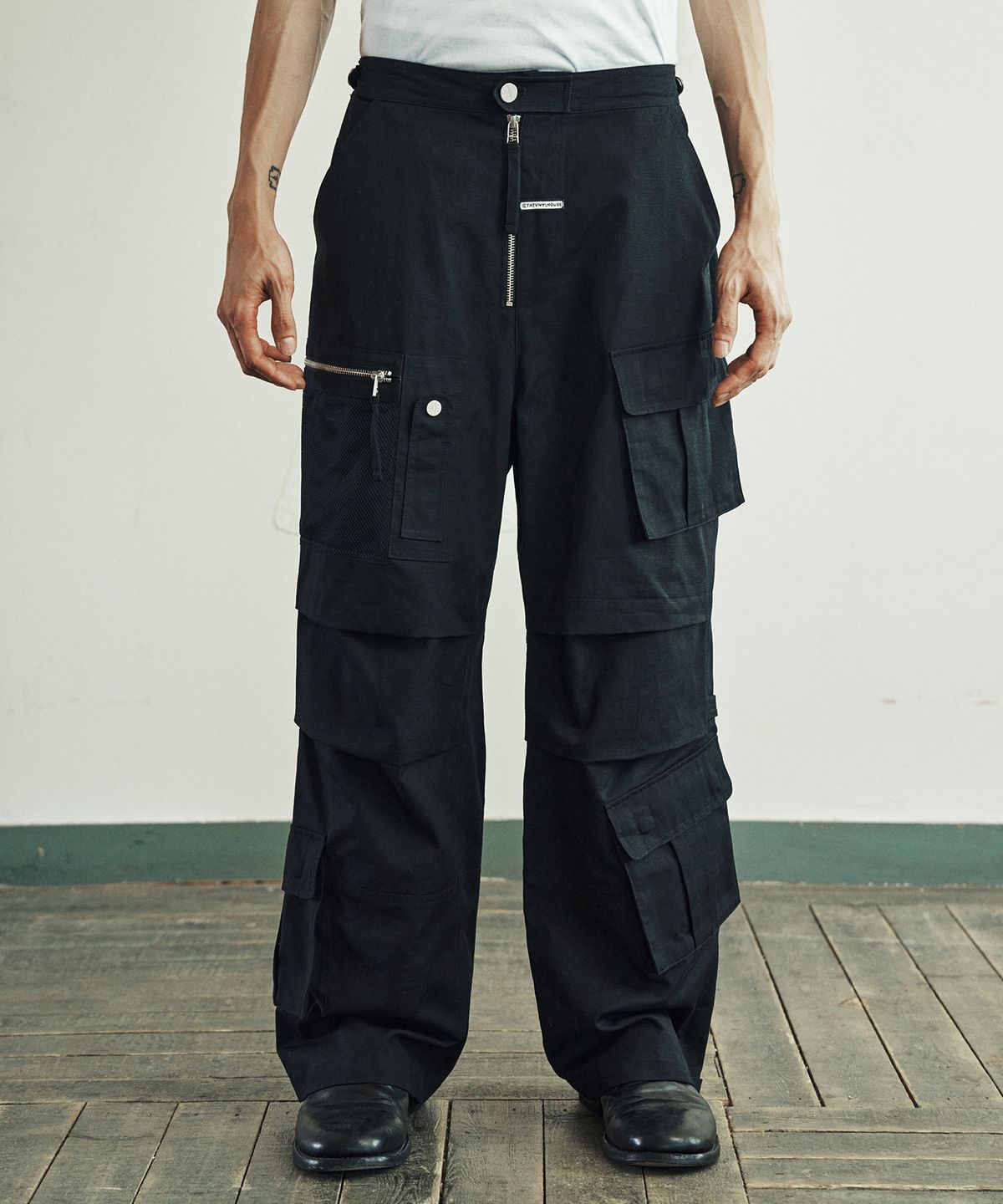 더바이닐하우스(THEVINYLHOUSE) MILITARY CARGO PANTS BLACK