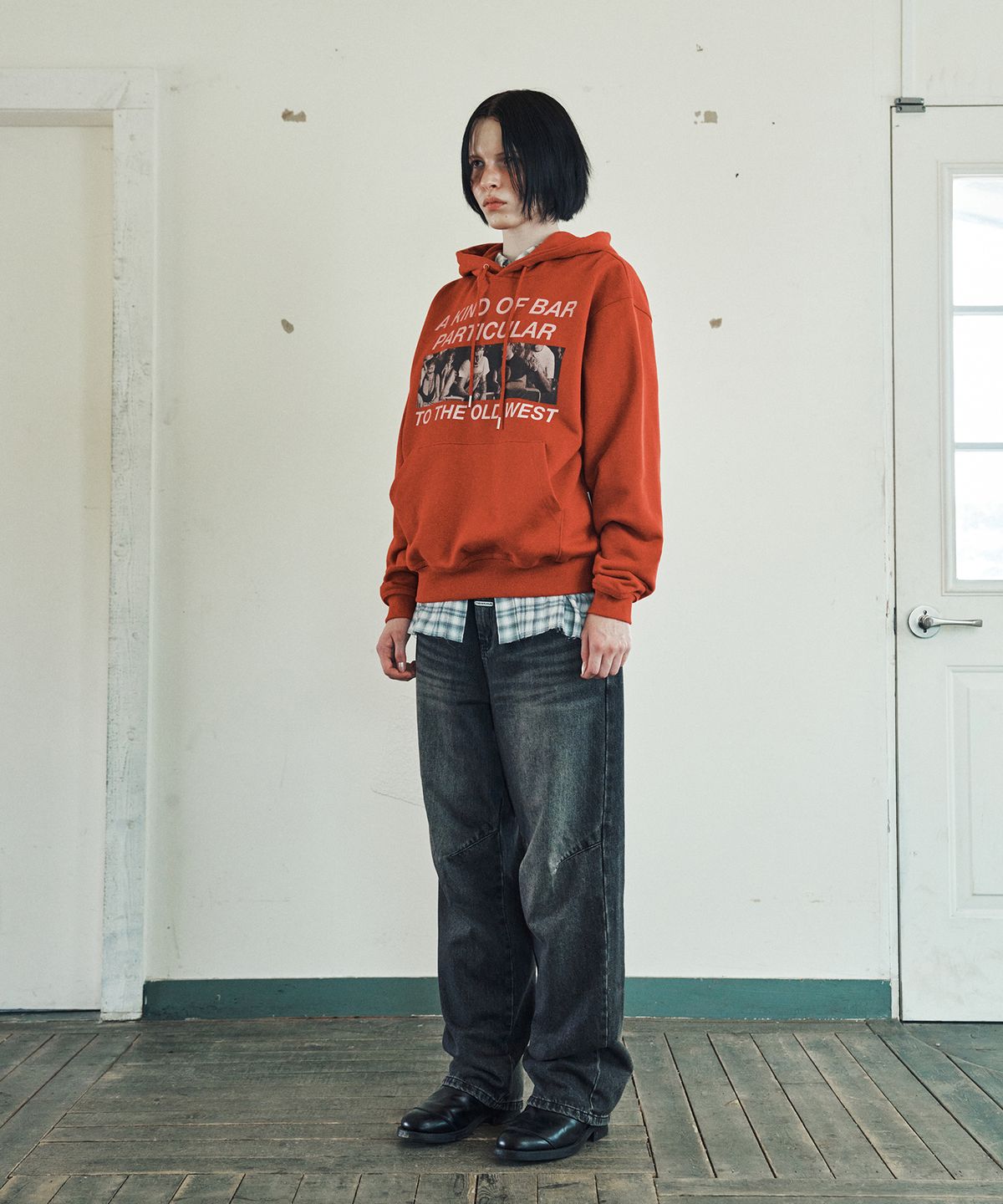 더바이닐하우스(THEVINYLHOUSE) CURVED DENIM PANTS BLACK