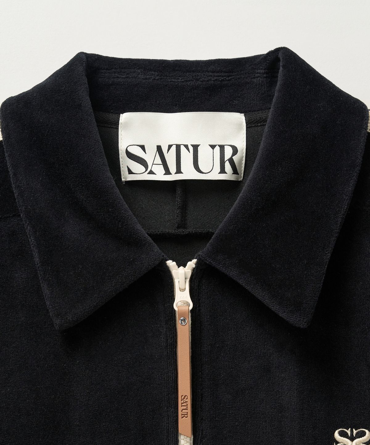 세터(SATUR) 로턴 벨루어 칼라 자켓 블랙