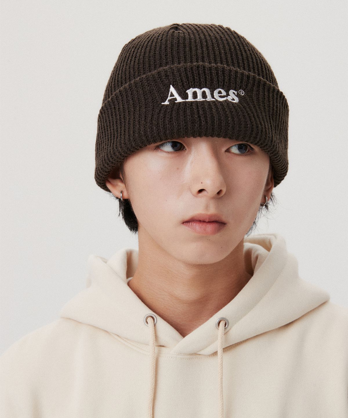 아메스 월드와이드(AMES-WORLDWIDE) BASIC LOGO BEANIE BROWN