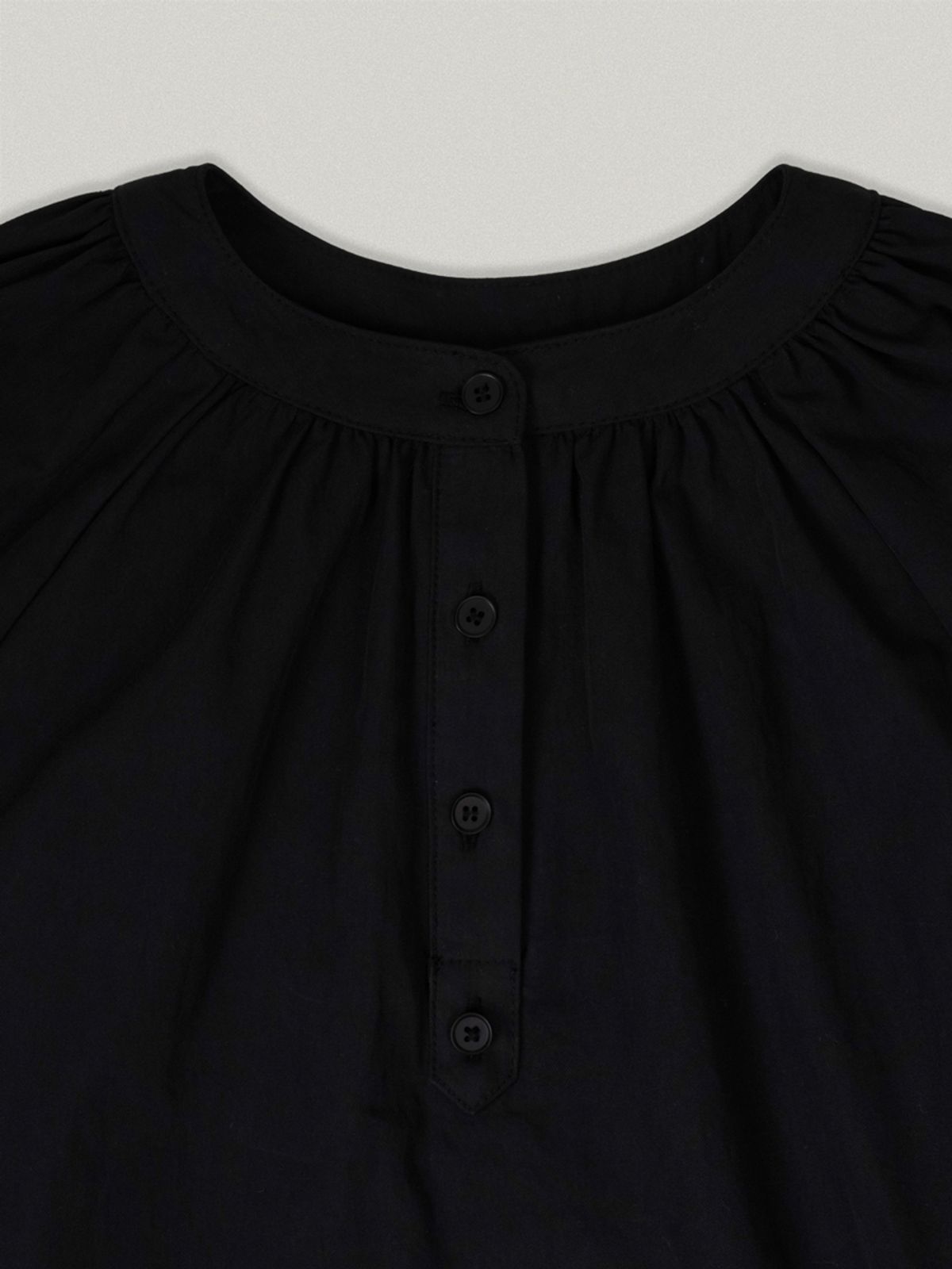폴뉴아(FOLNUA) LIER HENRY NECK BLOUSE (BLACK)