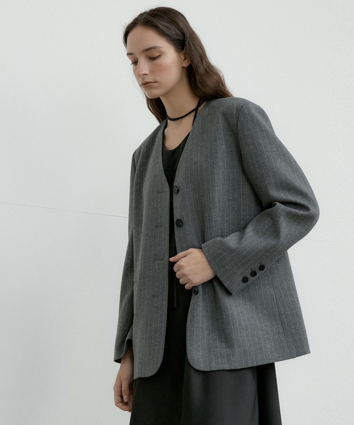오떼뜨(OCTETTE) WOOL STRIPE NOCOLLAR BLAZER_2COLOR