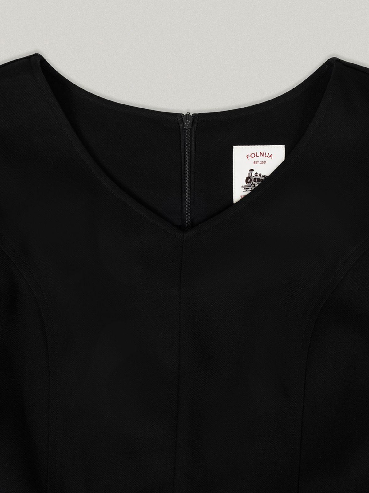 폴뉴아(FOLNUA) AGRAFE PLEATS LONG DRESS (BLACK)