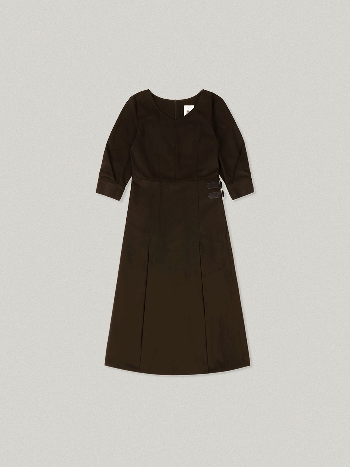 폴뉴아(FOLNUA) AGRAFE PLEATS LONG DRESS (BROWN)
