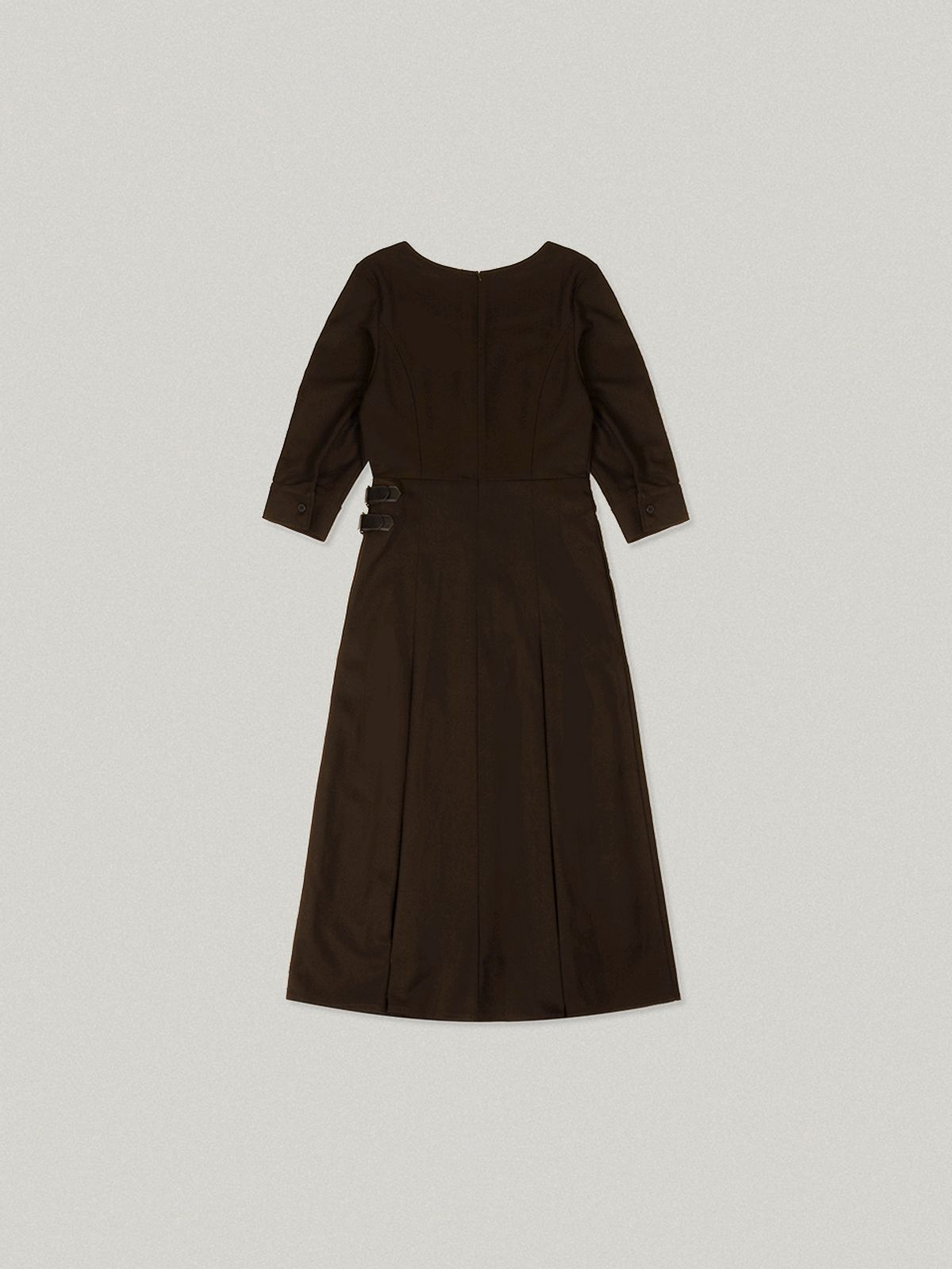 폴뉴아(FOLNUA) AGRAFE PLEATS LONG DRESS (BROWN)
