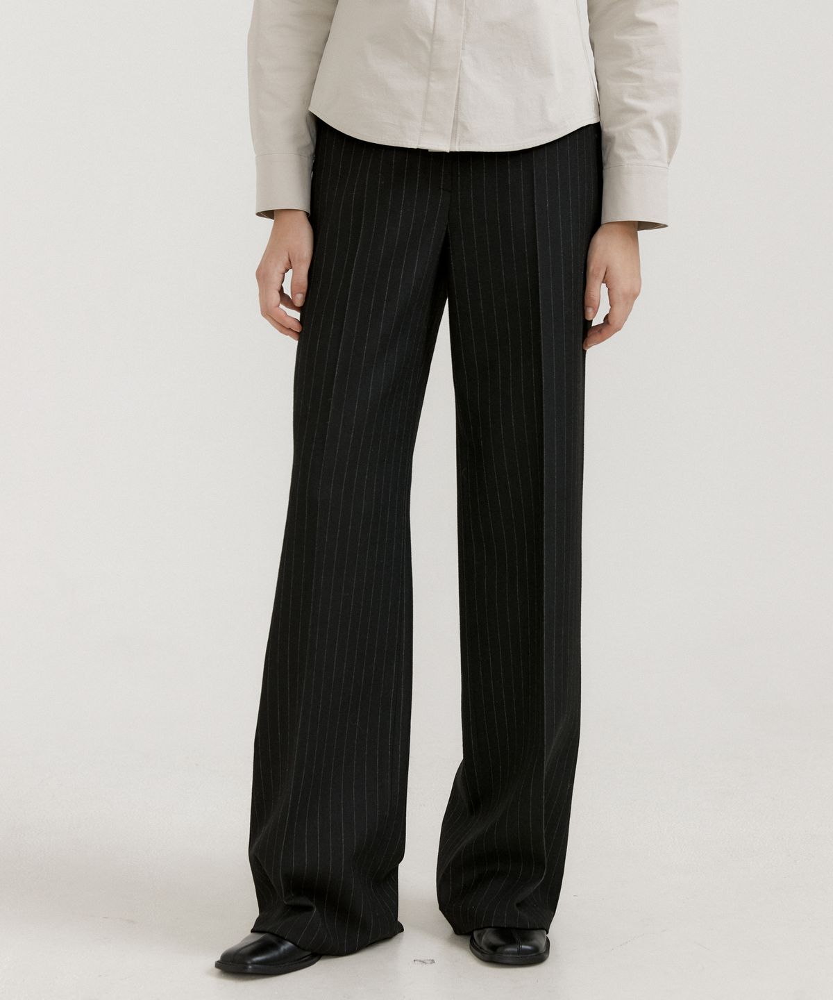 오떼뜨(OCTETTE) WOOL STRIPE TROUSER_2COLOR
