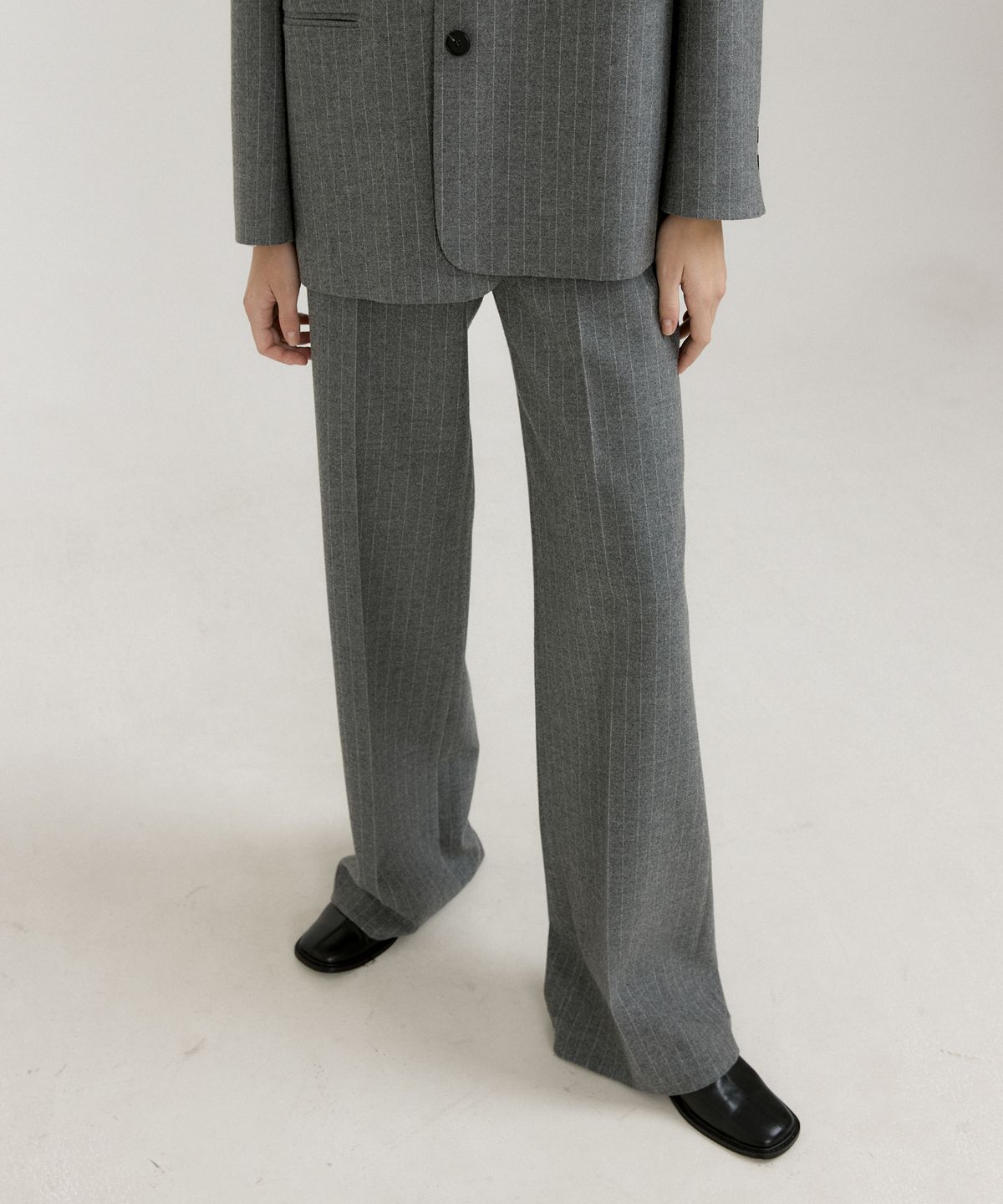 오떼뜨(OCTETTE) WOOL STRIPE TROUSER_2COLOR