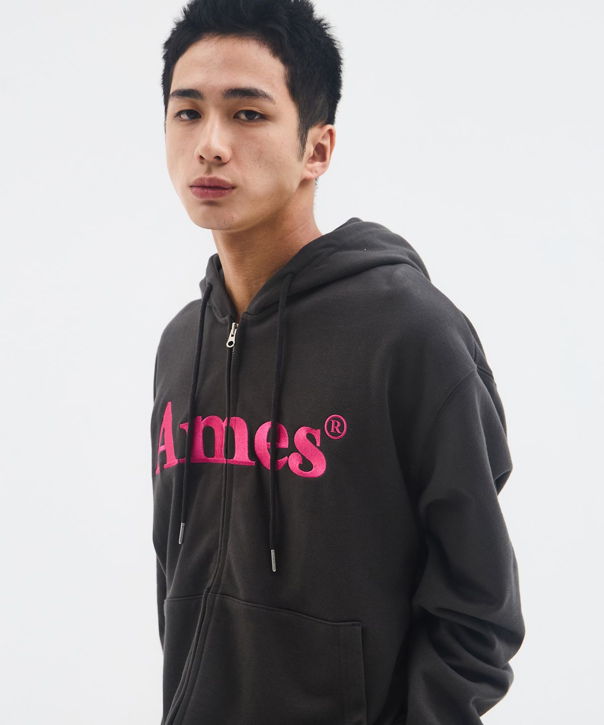 아메스 월드와이드(AMES-WORLDWIDE) BASIC LOGO HOODIE ZIP UP CHARCOAL