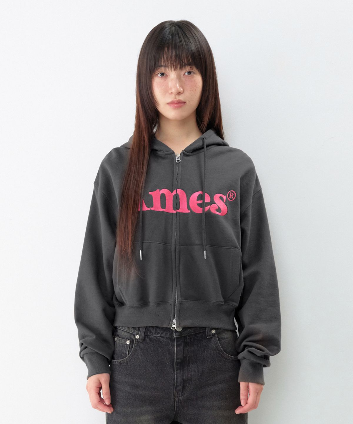 아메스 월드와이드(AMES-WORLDWIDE) BASIC LOGO HOODIE ZIP UP CHARCOAL